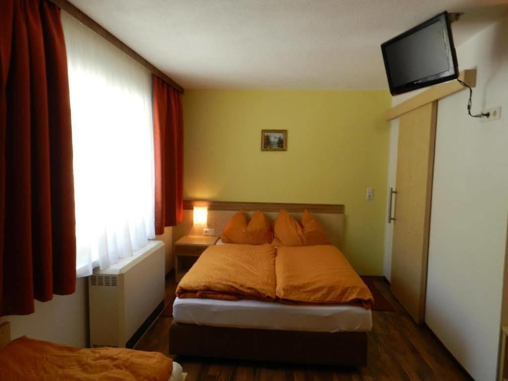 Gasthof Roitner Ebensee Bagian luar foto